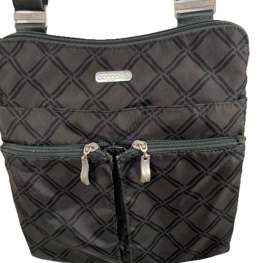 Baggallini Horizon Nylon Crossbody Travel Bag Messenger‎ Gray Geometric Adjust